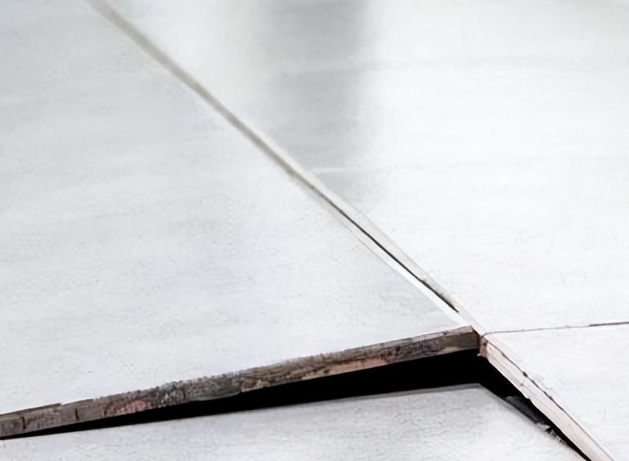 湘桥瓷砖空鼓维修公司专业分享瓷砖空鼓是由多种因素共同作用导致的，主要包括以下几个方面